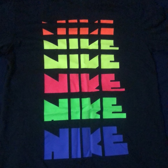 Big kids size medium Nike Dri-Fit black colorful tee shirt never worn size 10y - Picture 2 of 5